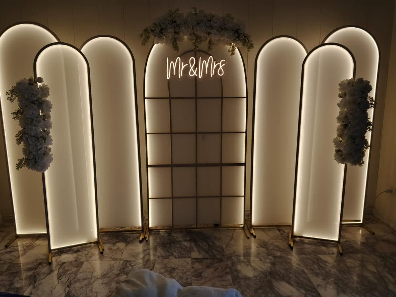 Lit Arches & Signs